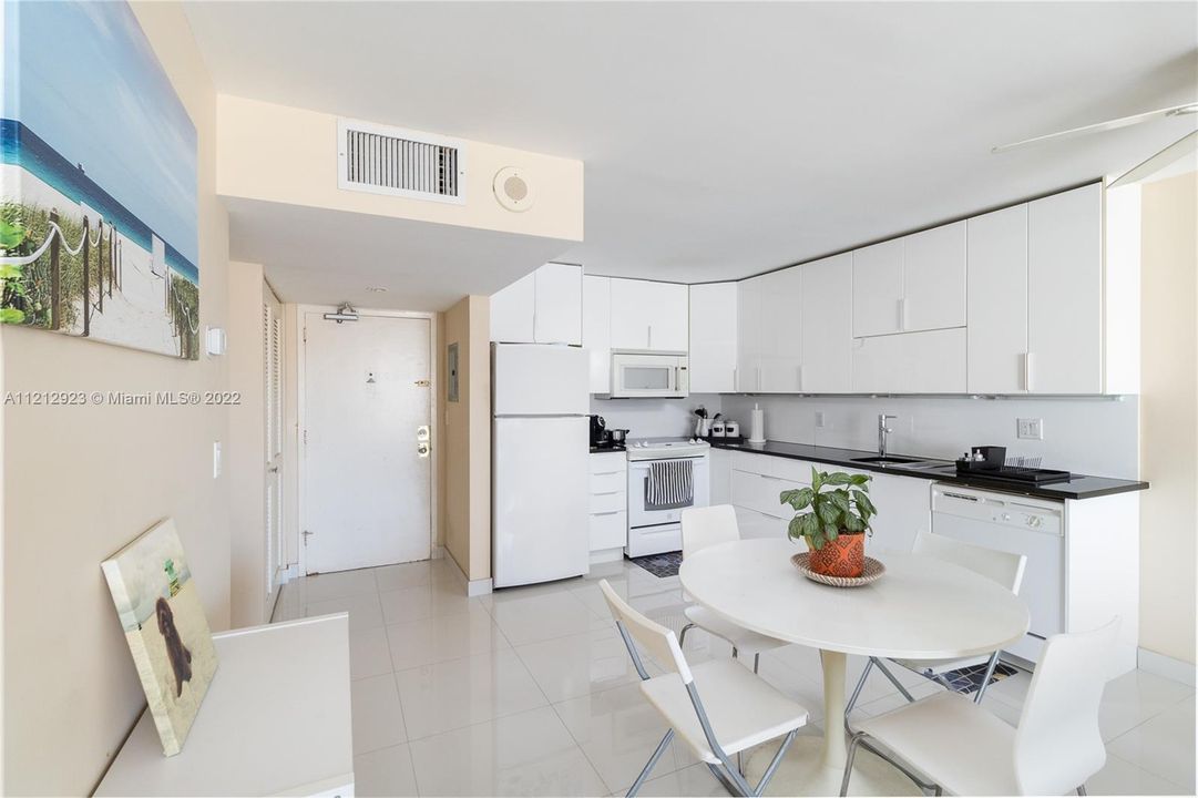 Recently Sold: $488,000 (1 beds, 1 baths, 656 Square Feet)