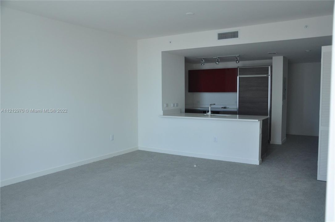 Recently Rented: $3,600 (1 beds, 1 baths, 923 Square Feet)
