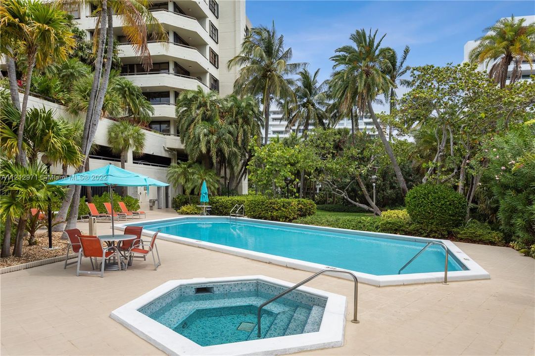 Recently Sold: $760,000 (2 beds, 2 baths, 1435 Square Feet)