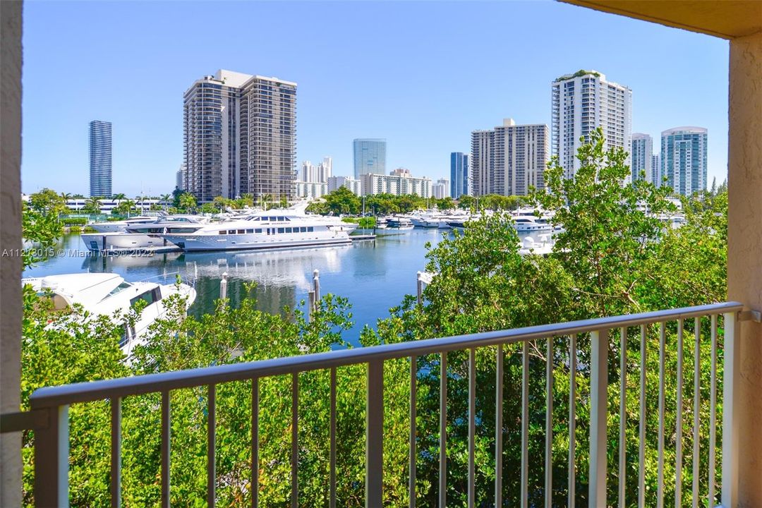 Recently Sold: $625,000 (2 beds, 2 baths, 1100 Square Feet)