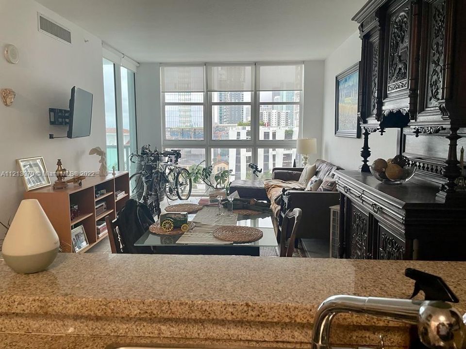 Recently Sold: $425,000 (1 beds, 1 baths, 706 Square Feet)