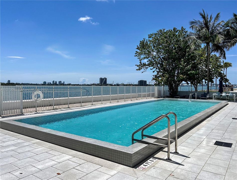 Recently Sold: $900,000 (2 beds, 2 baths, 1594 Square Feet)