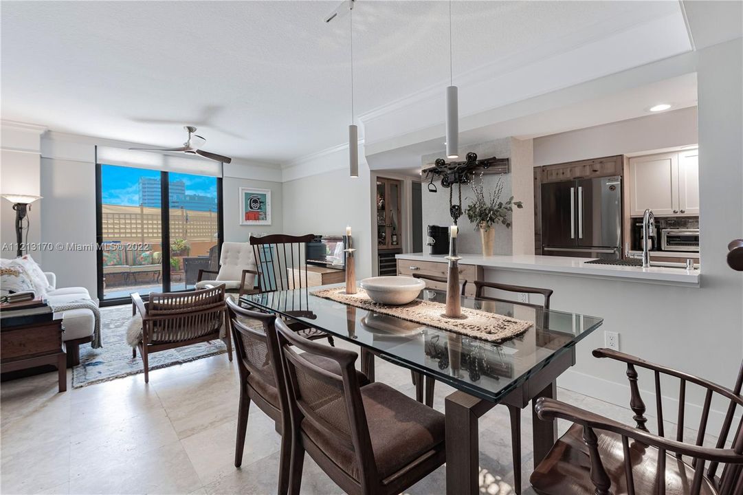Recently Sold: $595,000 (2 beds, 2 baths, 1325 Square Feet)