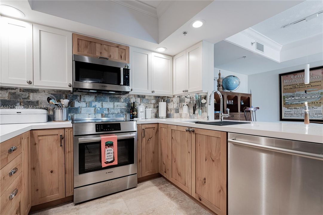 Recently Sold: $595,000 (2 beds, 2 baths, 1325 Square Feet)