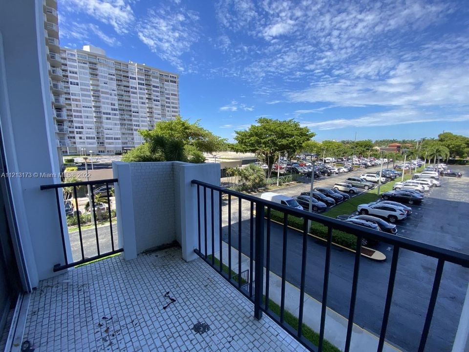 Recently Sold: $290,000 (2 beds, 2 baths, 1073 Square Feet)