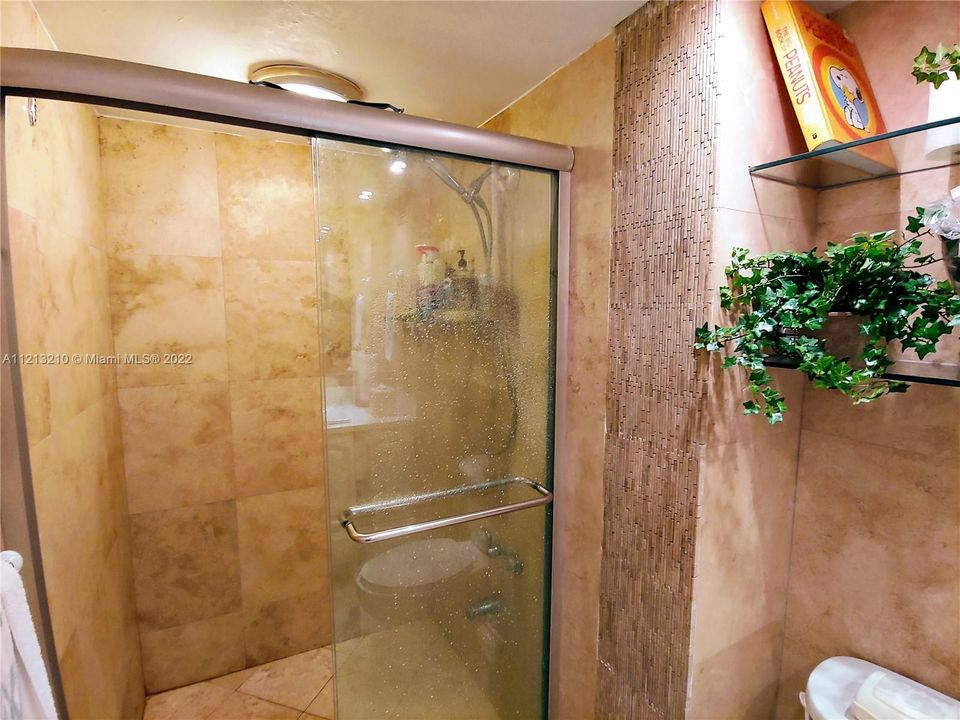 最近售出: $360,000 (2 贝兹, 2 浴室, 1565 平方英尺)