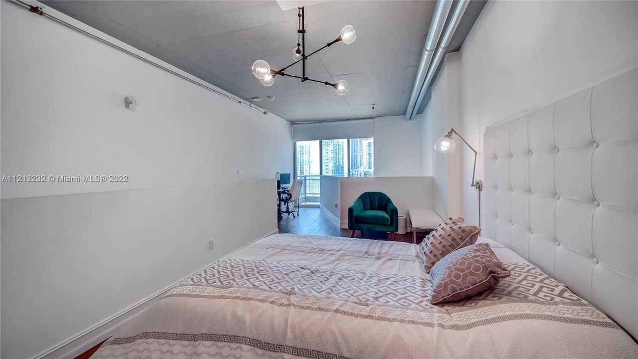 Recently Rented: $3,200 (0 beds, 1 baths, 891 Square Feet)