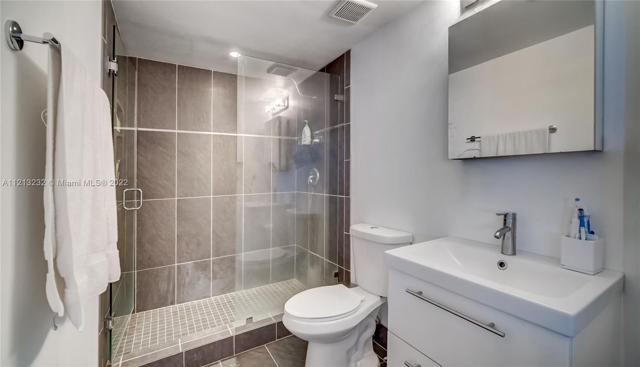 Недавно арендовано: $3,200 (0 спален, 1 ванн, 891 Квадратных фут)