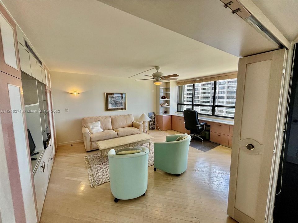 Recently Sold: $1,295,000 (2 beds, 2 baths, 1882 Square Feet)