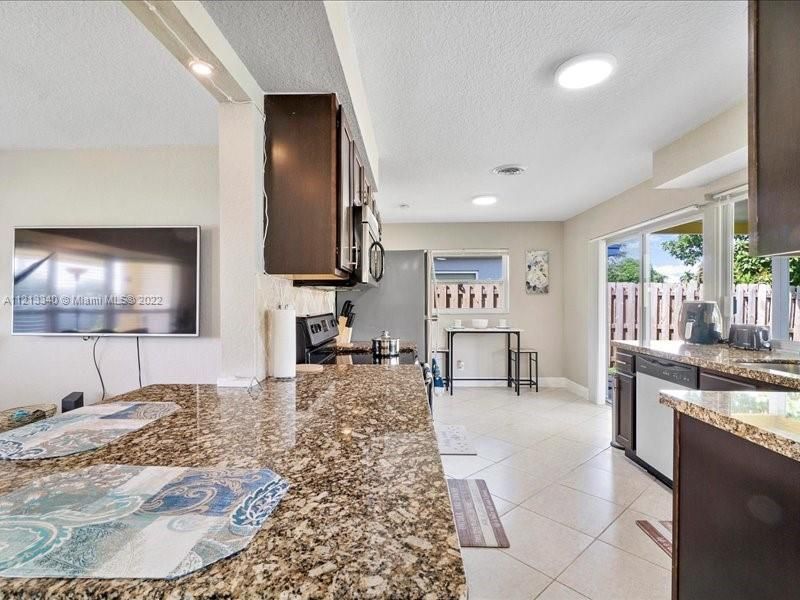 Recently Sold: $548,000 (2 beds, 2 baths, 1160 Square Feet)