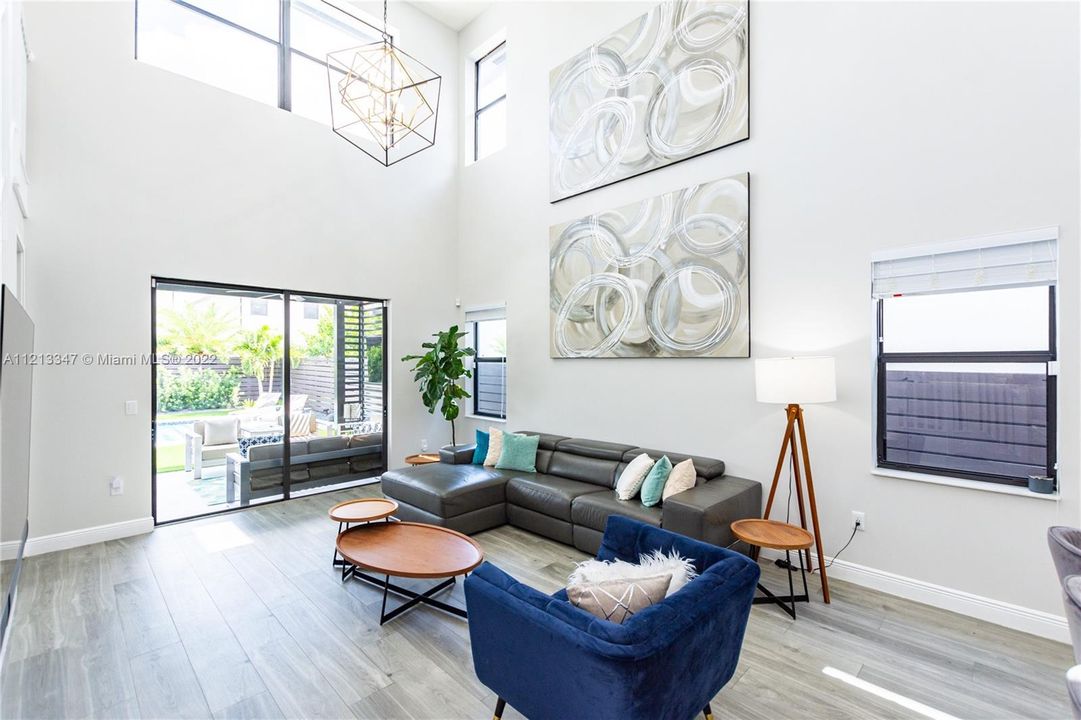 Recently Sold: $998,000 (5 beds, 3 baths, 3050 Square Feet)