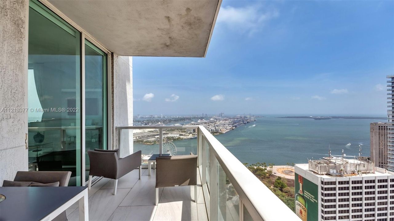 Recently Sold: $1,250,000 (3 beds, 3 baths, 1795 Square Feet)
