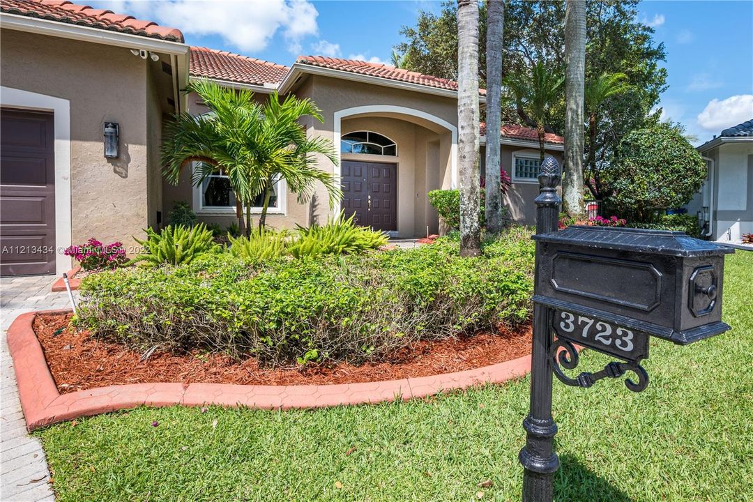 front garden mailbox