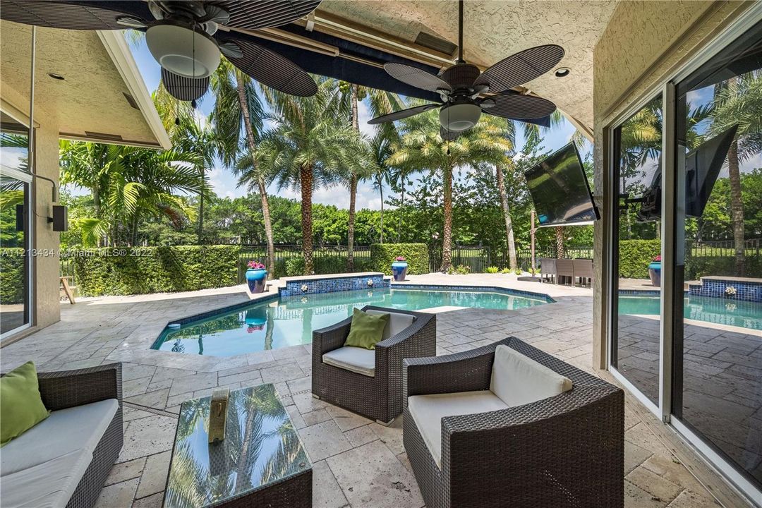 porche pool