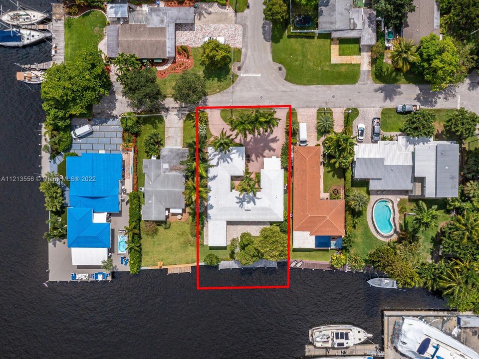 Recently Sold: $1,400,000 (5 beds, 3 baths, 2471 Square Feet)