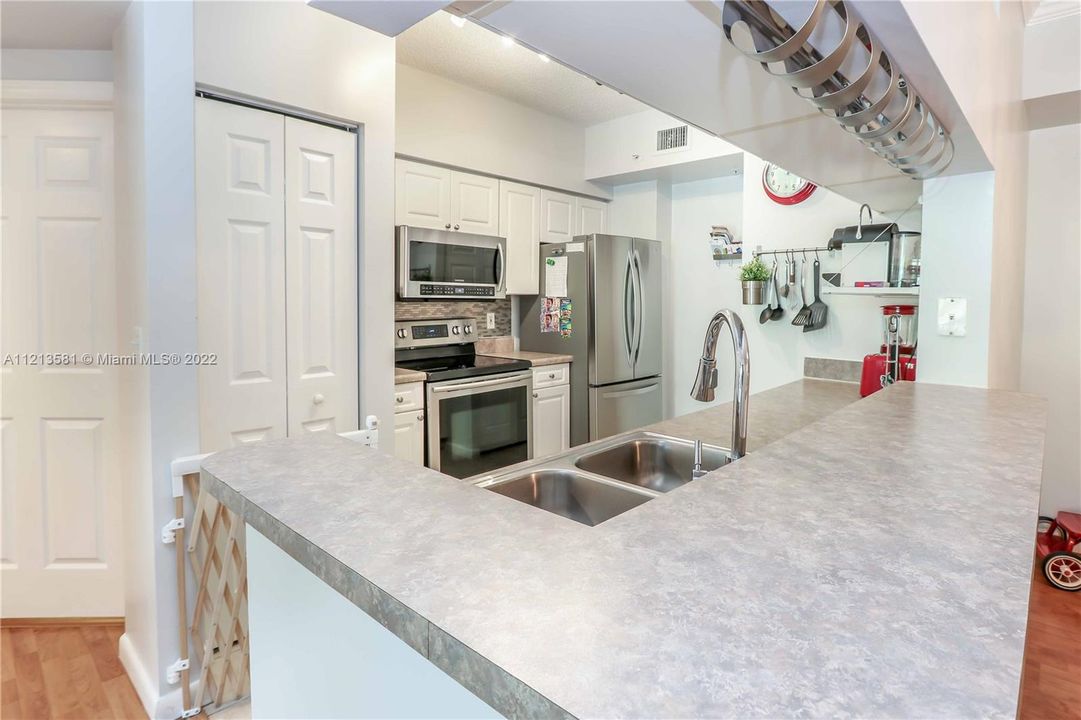 Recently Sold: $630,000 (3 beds, 2 baths, 1264 Square Feet)