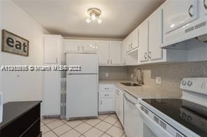 Recently Sold: $339,900 (2 beds, 2 baths, 996 Square Feet)