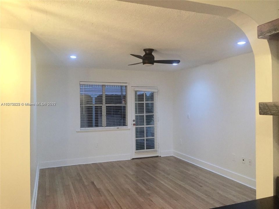 Recently Sold: $300,000 (1 beds, 1 baths, 540 Square Feet)