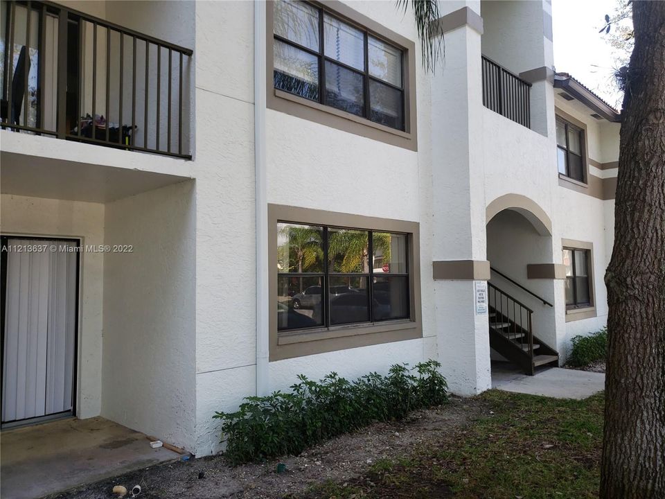 Recently Sold: $225,000 (1 beds, 1 baths, 841 Square Feet)