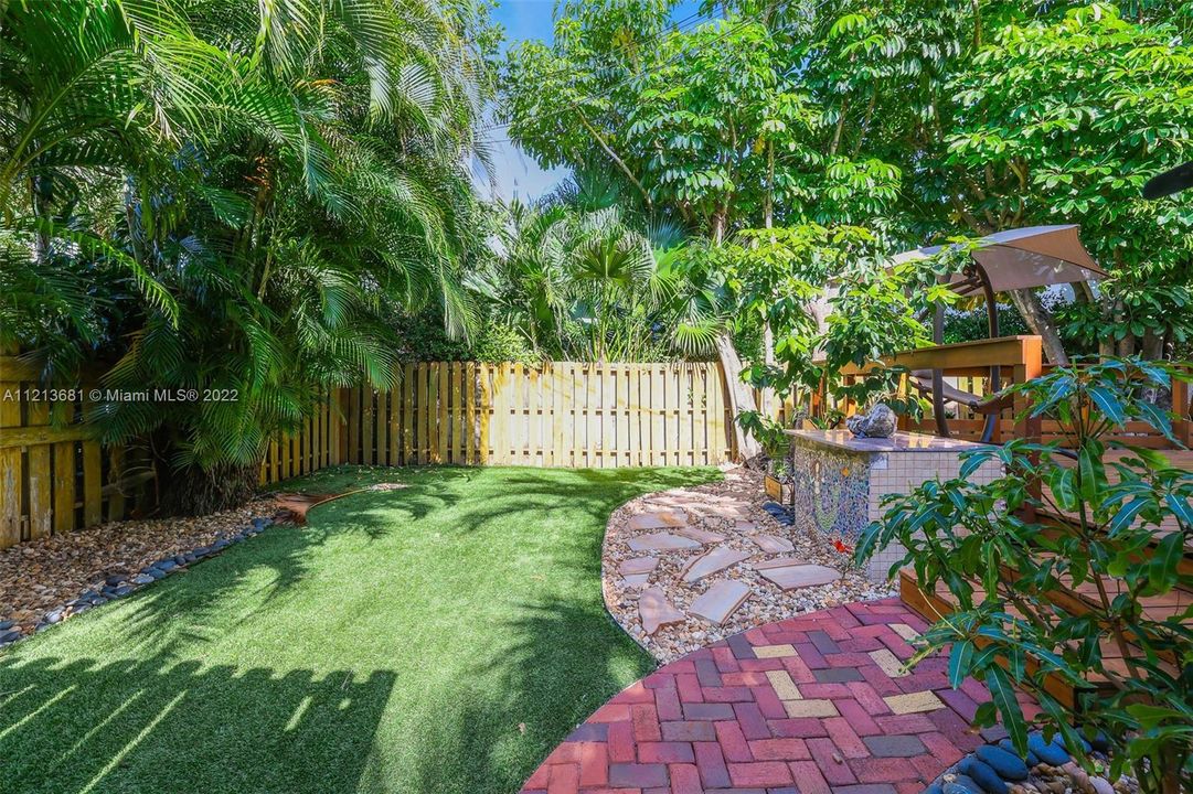 Recently Sold: $1,375,000 (3 beds, 2 baths, 2200 Square Feet)