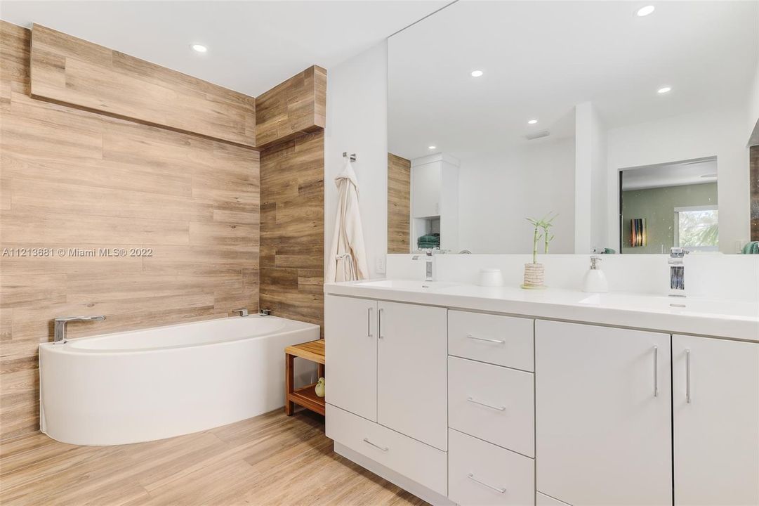 Recently Sold: $1,375,000 (3 beds, 2 baths, 2200 Square Feet)