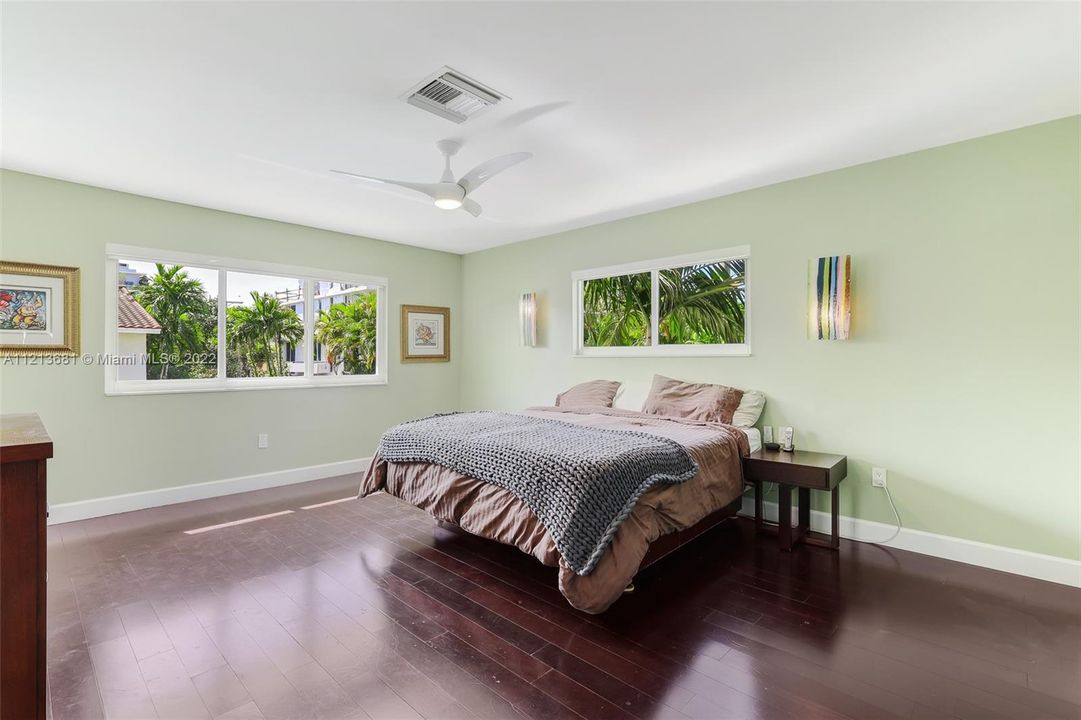 Recently Sold: $1,375,000 (3 beds, 2 baths, 2200 Square Feet)