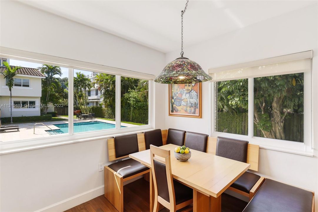 Recently Sold: $1,375,000 (3 beds, 2 baths, 2200 Square Feet)