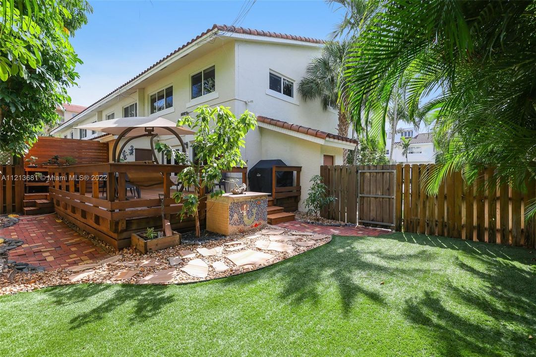 Recently Sold: $1,375,000 (3 beds, 2 baths, 2200 Square Feet)