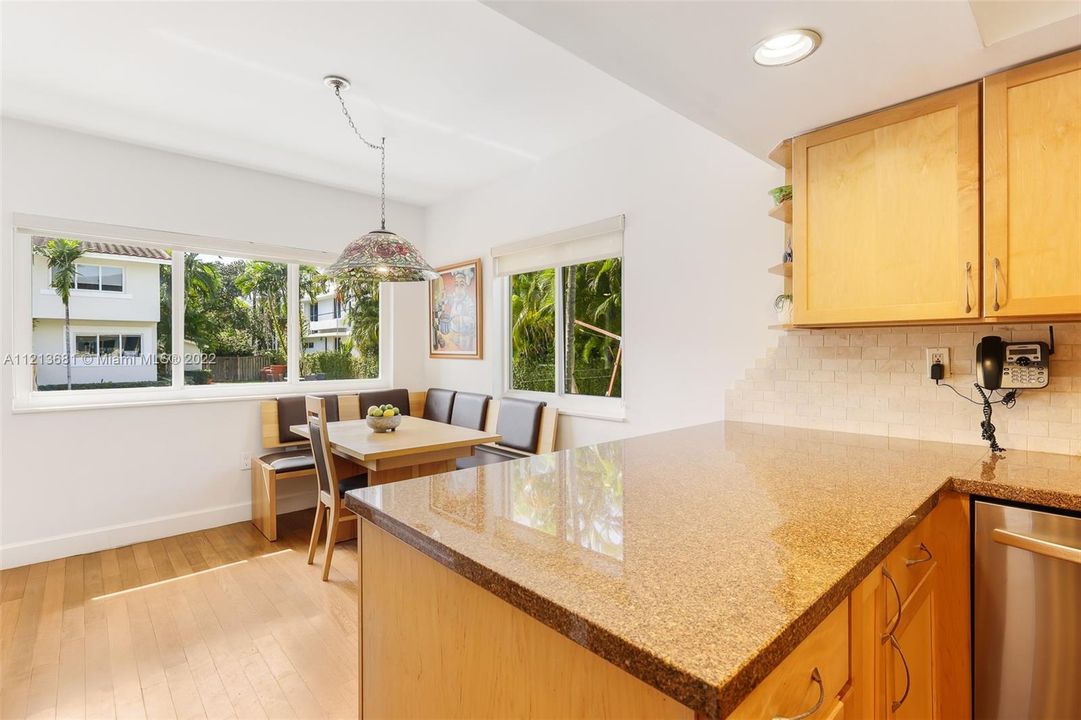 Recently Sold: $1,375,000 (3 beds, 2 baths, 2200 Square Feet)