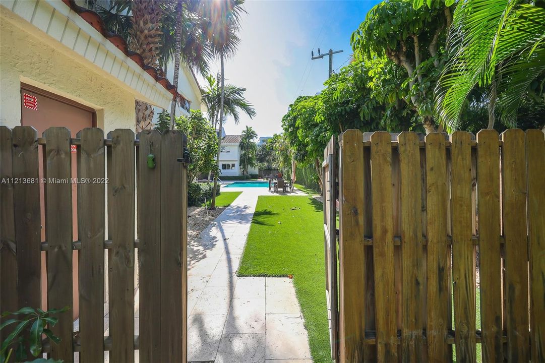 Recently Sold: $1,375,000 (3 beds, 2 baths, 2200 Square Feet)