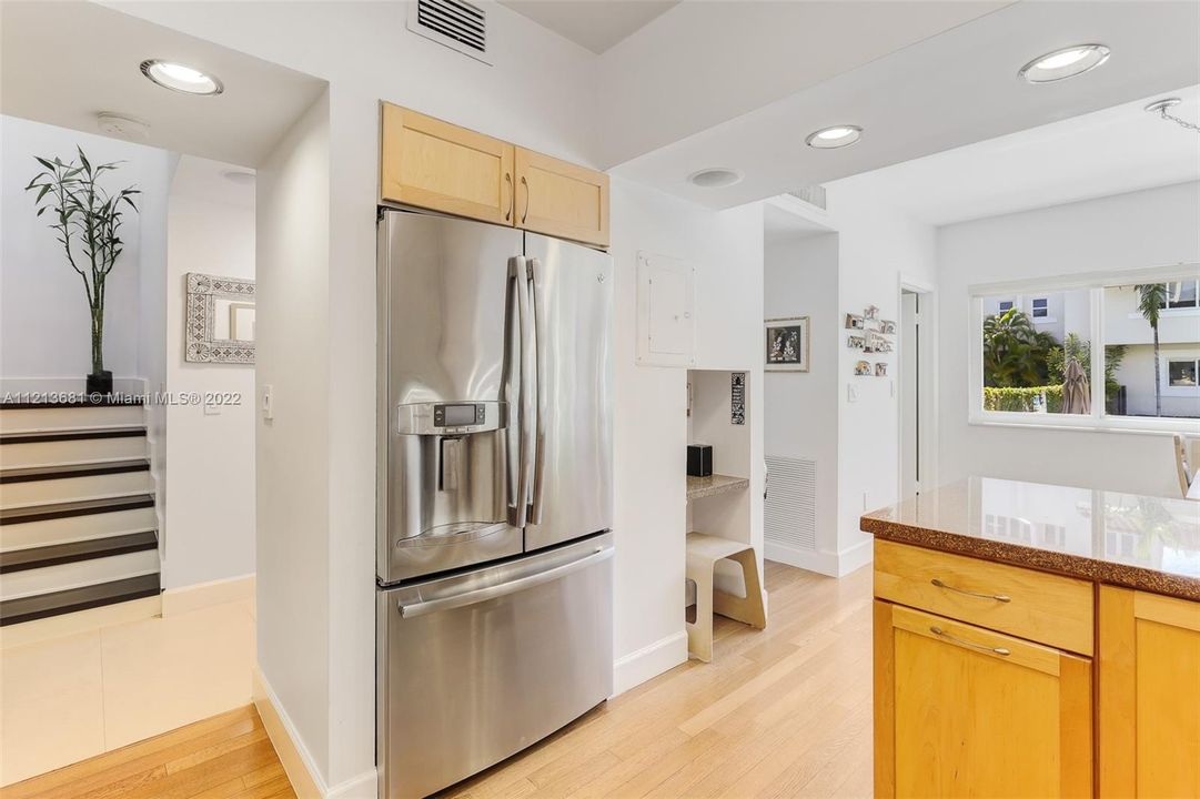 Recently Sold: $1,375,000 (3 beds, 2 baths, 2200 Square Feet)