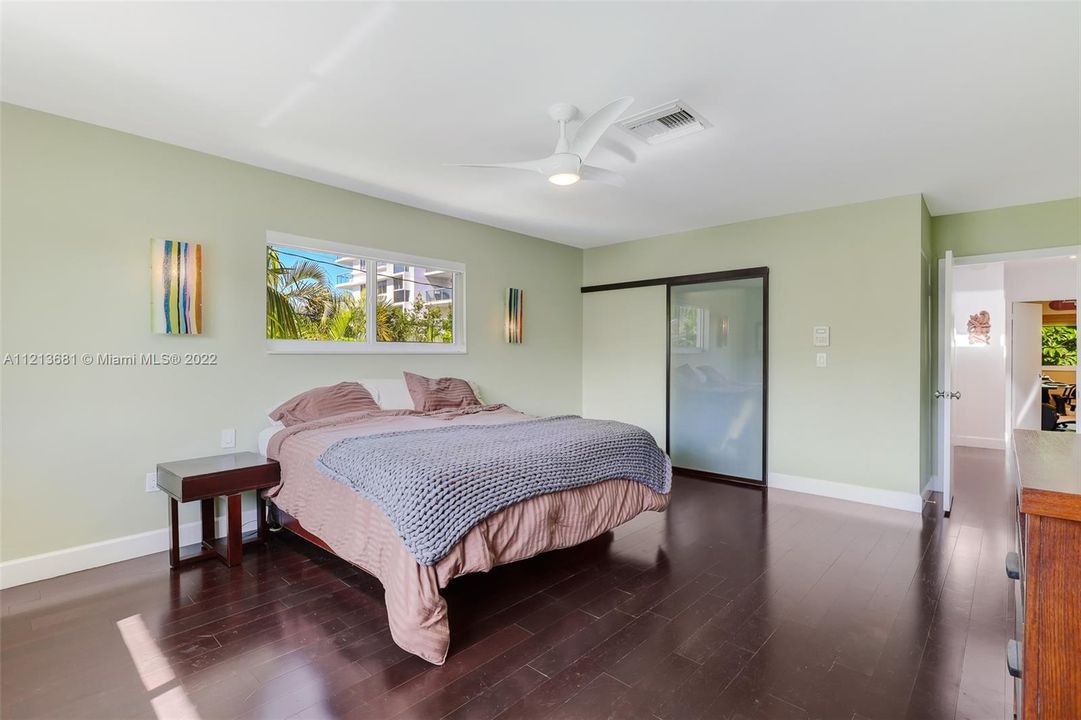 Recently Sold: $1,375,000 (3 beds, 2 baths, 2200 Square Feet)