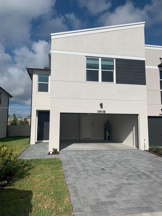 Recently Rented: $3,050 (3 beds, 2 baths, 0 Square Feet)