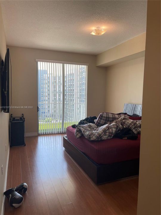 Recently Sold: $309,000 (1 beds, 1 baths, 1035 Square Feet)