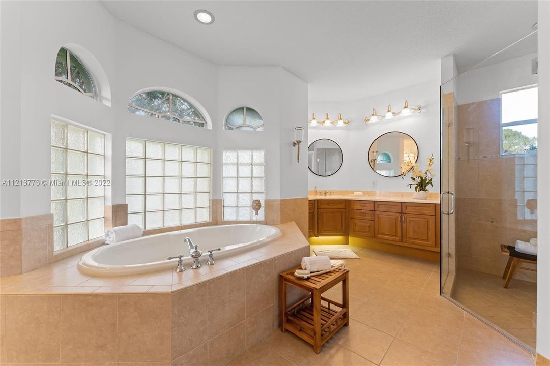 Recently Rented: $7,500 (4 beds, 4 baths, 3722 Square Feet)