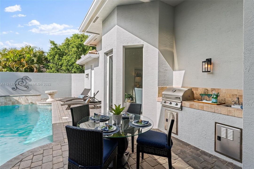 Recently Rented: $7,500 (4 beds, 4 baths, 3722 Square Feet)