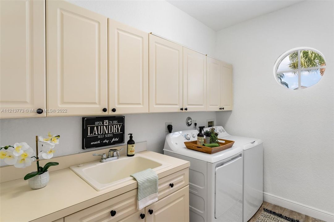 Recently Rented: $7,500 (4 beds, 4 baths, 3722 Square Feet)