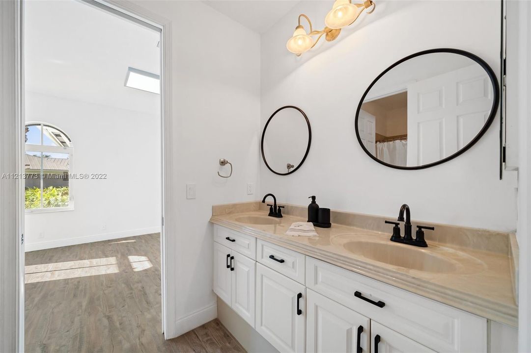 Recently Rented: $7,500 (4 beds, 4 baths, 3722 Square Feet)