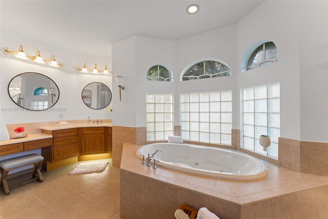 Recently Rented: $7,500 (4 beds, 4 baths, 3722 Square Feet)