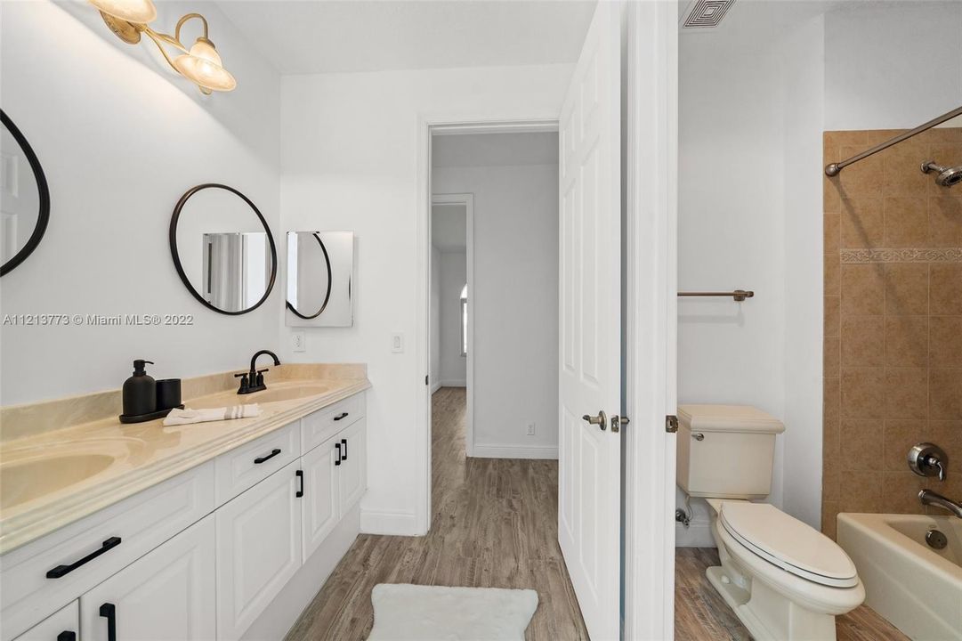 Recently Rented: $7,500 (4 beds, 4 baths, 3722 Square Feet)