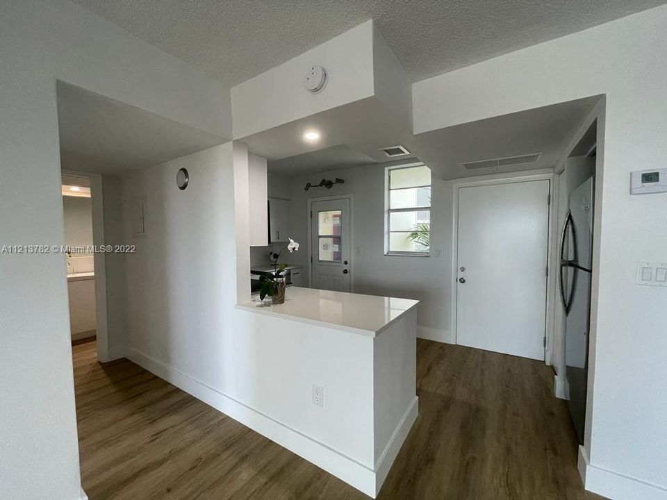 Recently Sold: $320,000 (2 beds, 2 baths, 1083 Square Feet)