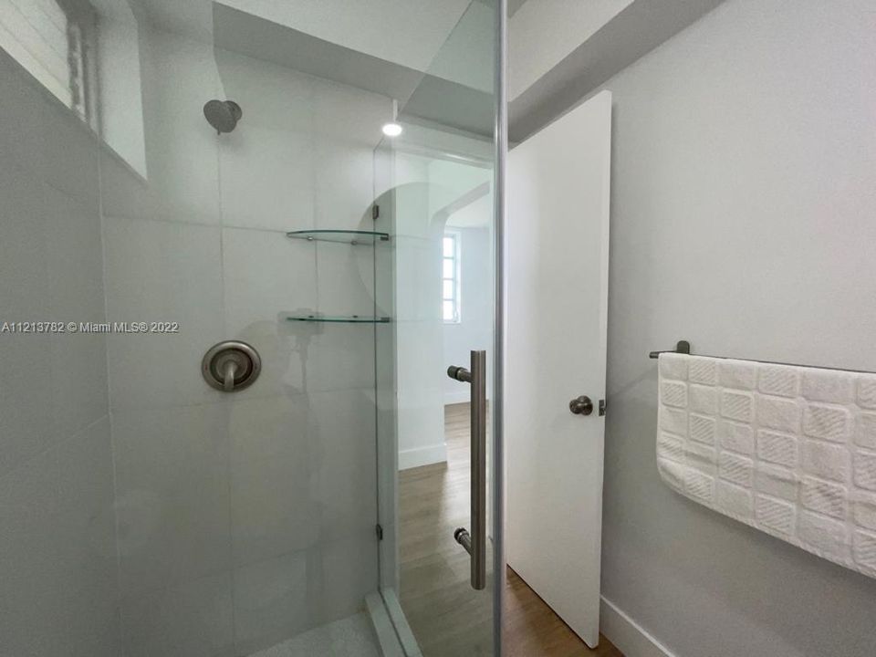 最近售出: $320,000 (2 贝兹, 2 浴室, 1083 平方英尺)