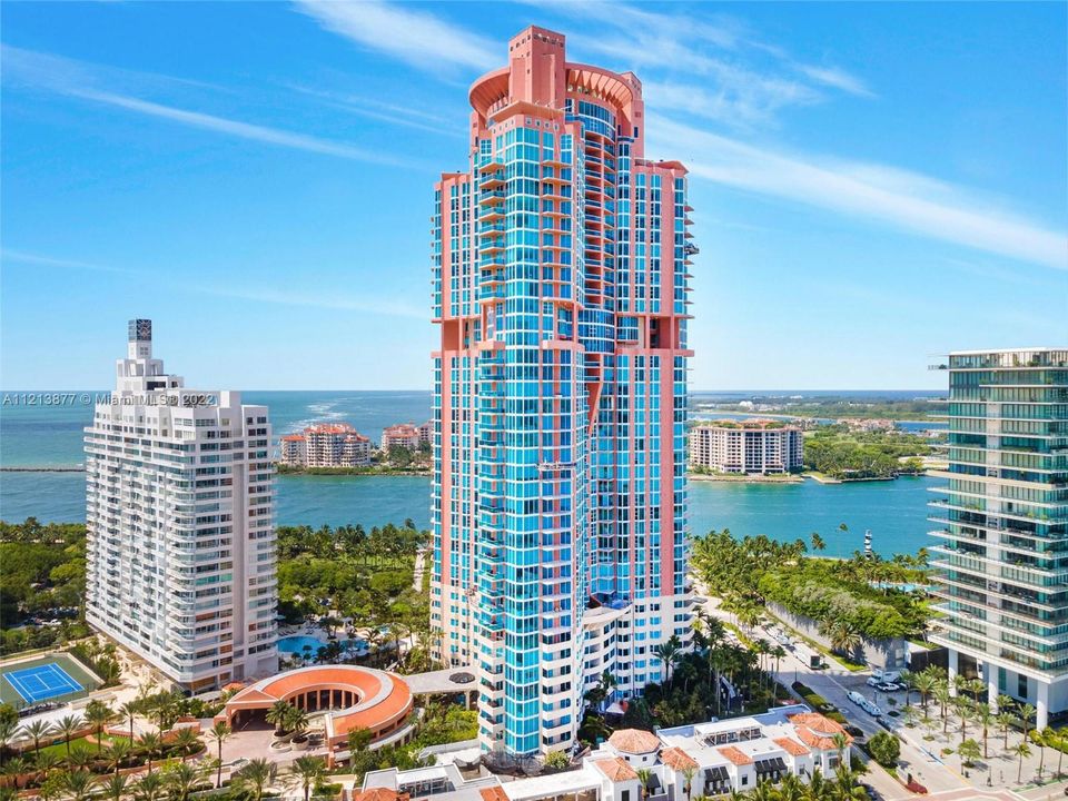 Recently Sold: $4,450,000 (3 beds, 2 baths, 2355 Square Feet)