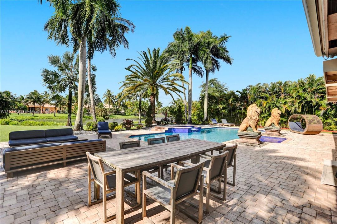 Recently Sold: $1,750,000 (6 beds, 4 baths, 4350 Square Feet)