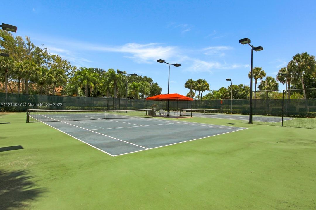 2 Tennis Courts