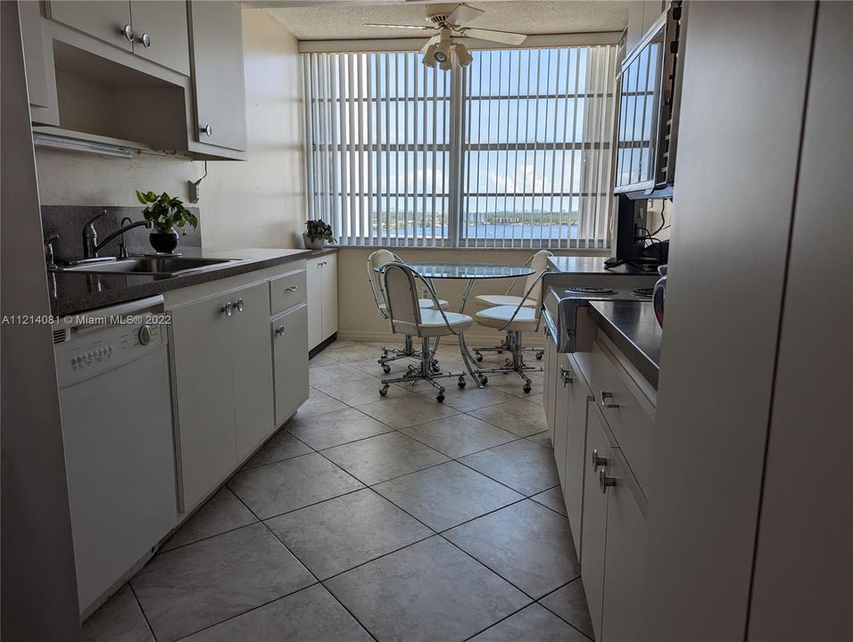 Recently Sold: $325,000 (2 beds, 2 baths, 1565 Square Feet)
