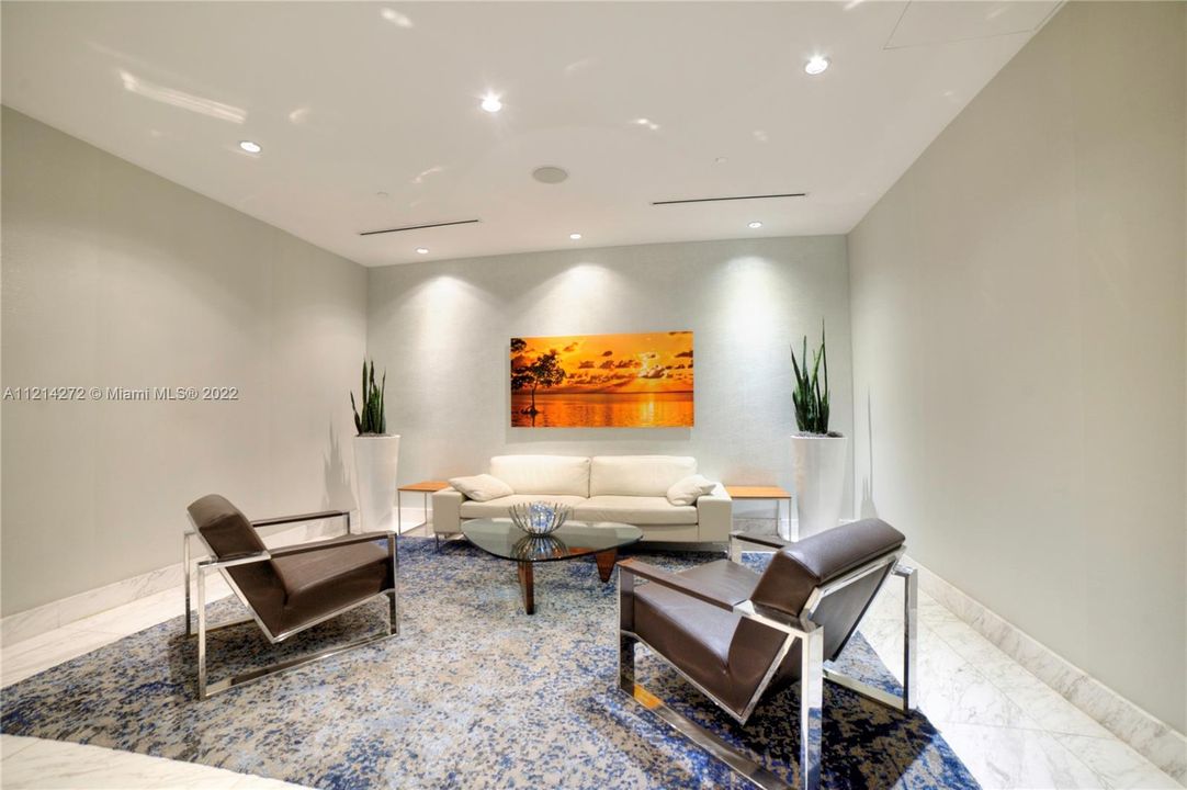 Recently Sold: $2,399,000 (3 beds, 2 baths, 2525 Square Feet)
