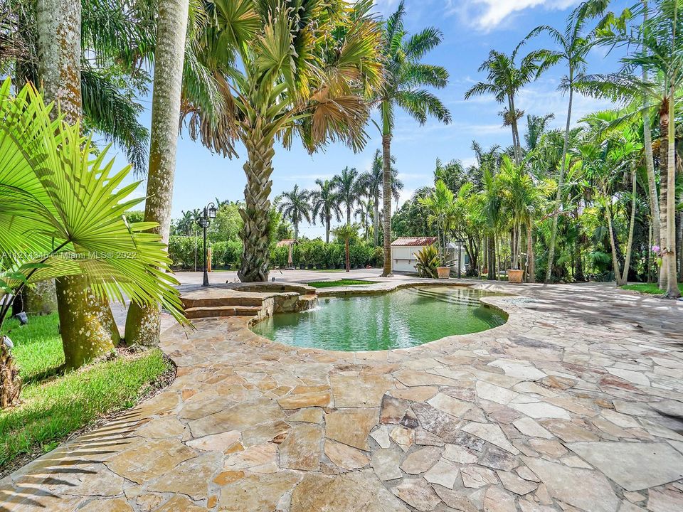 Recently Sold: $2,000,000 (5 beds, 3 baths, 4440 Square Feet)