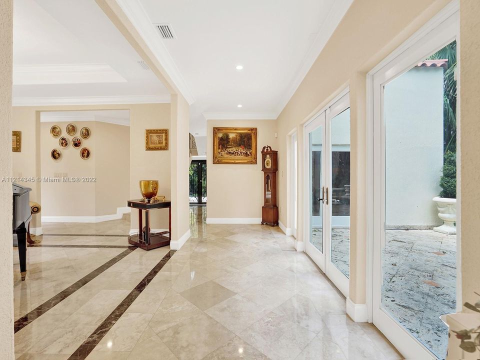 Recently Sold: $2,000,000 (5 beds, 3 baths, 4440 Square Feet)