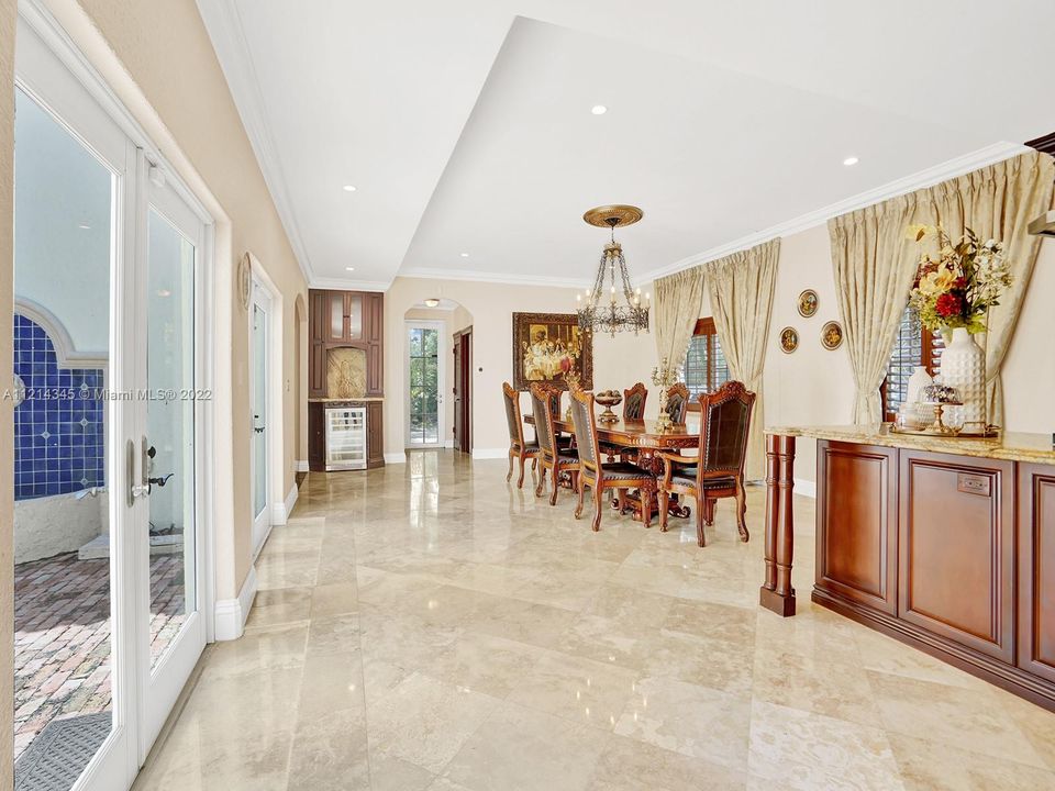 Recently Sold: $2,000,000 (5 beds, 3 baths, 4440 Square Feet)